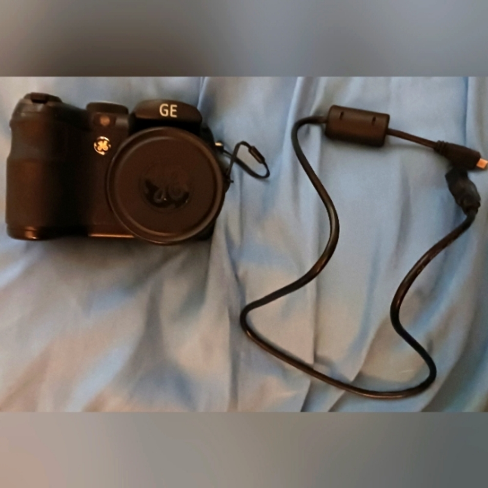 General Electric 20mp digital camera for parts or not working